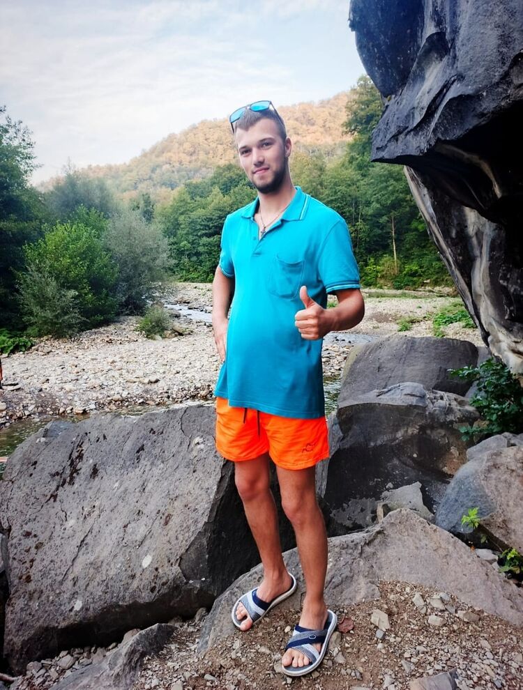  ,   Artur, 27 ,   ,   