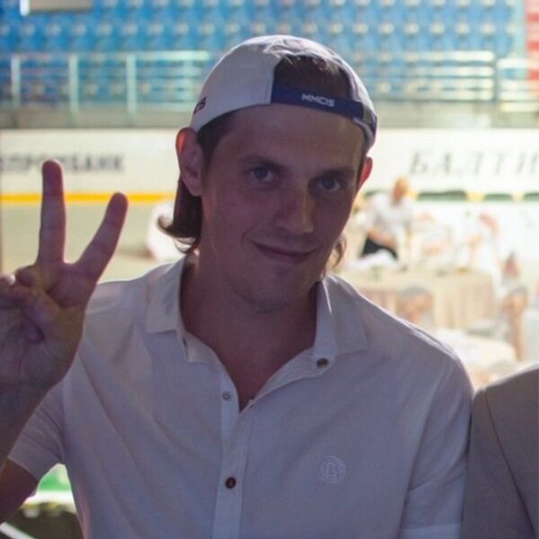  27879049  Aleksander, 43 ,    