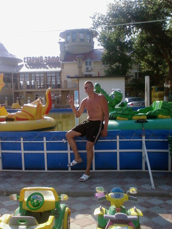  11552399  Aleksandr, 47 ,    