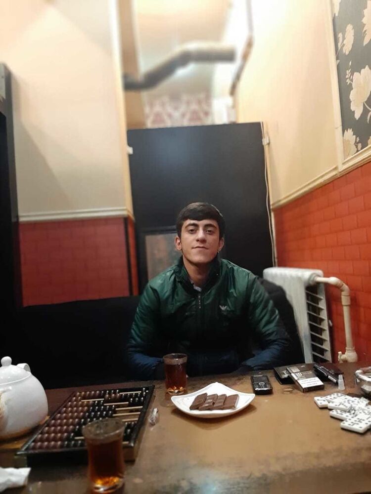  18609289  Teymur, 25 ,    