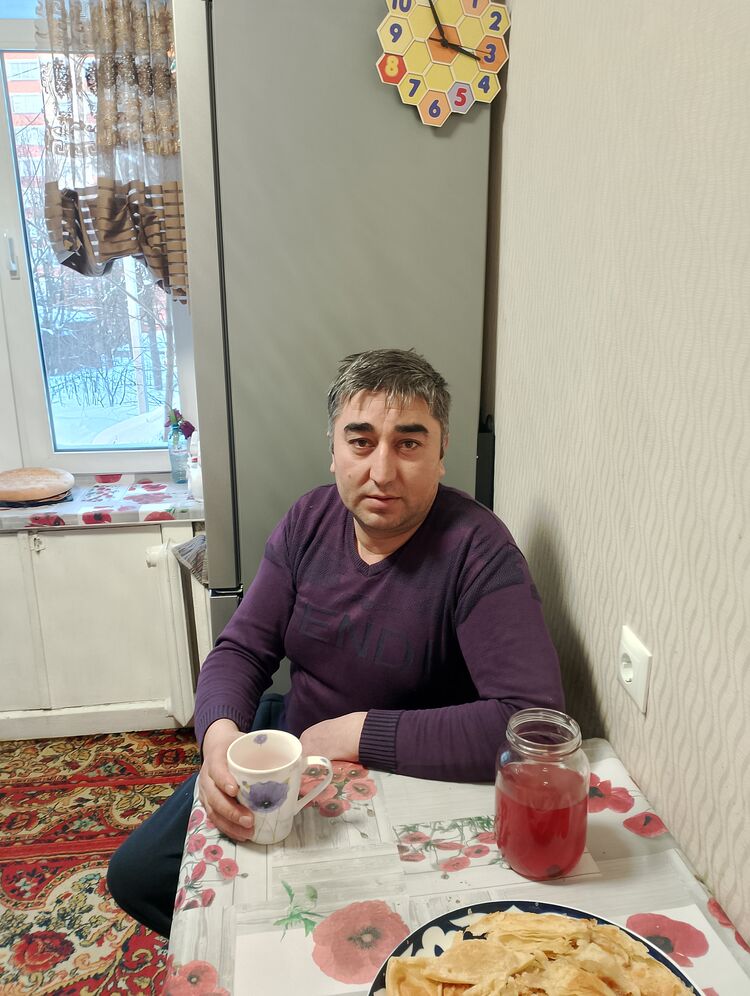  43194069  Mirzoali, 42 ,    