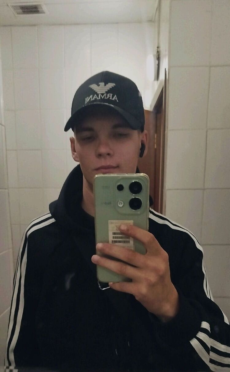  52969329  Maks, 19 ,     