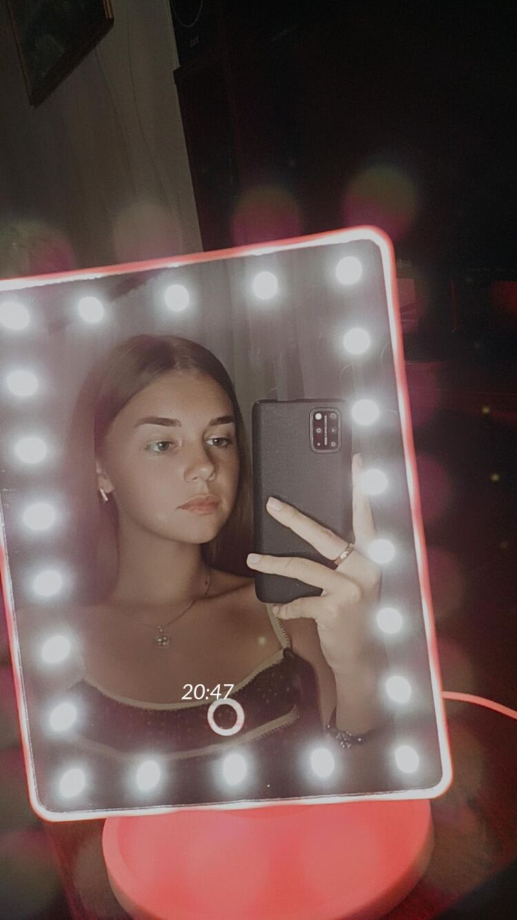  23740949  Anastasia, 22 ,    