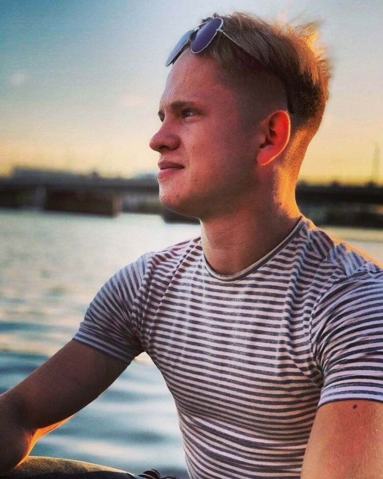  ,   Artur, 26 ,   ,   , c 
