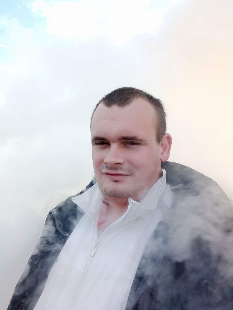  24559309  Stas, 44 ,    