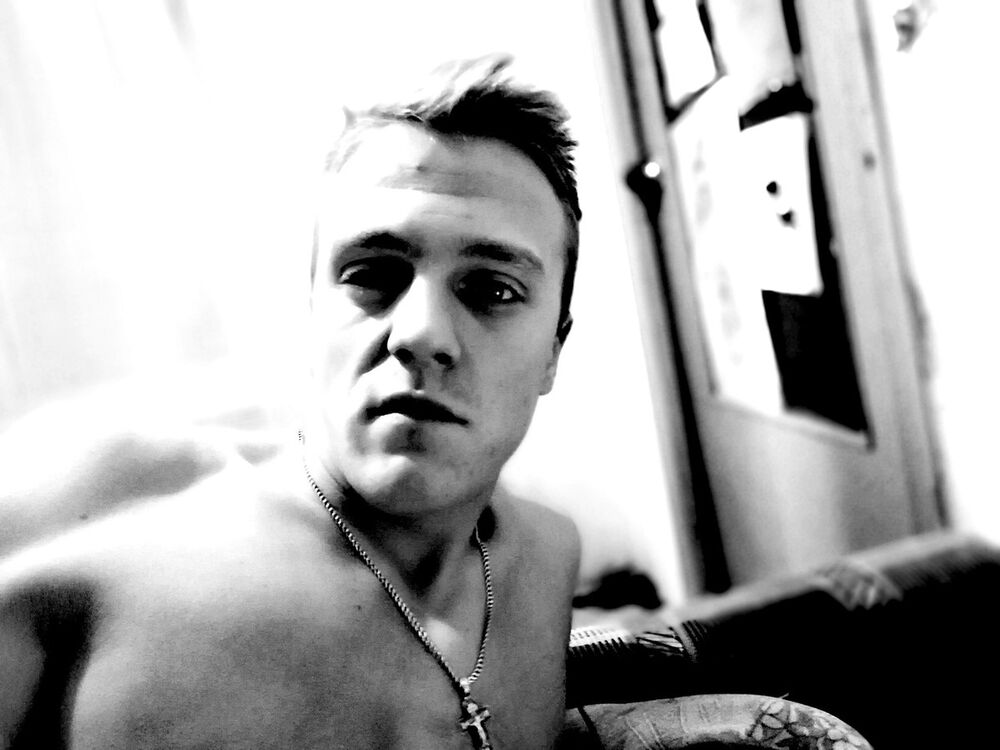  18280289  Anton, 25 ,    