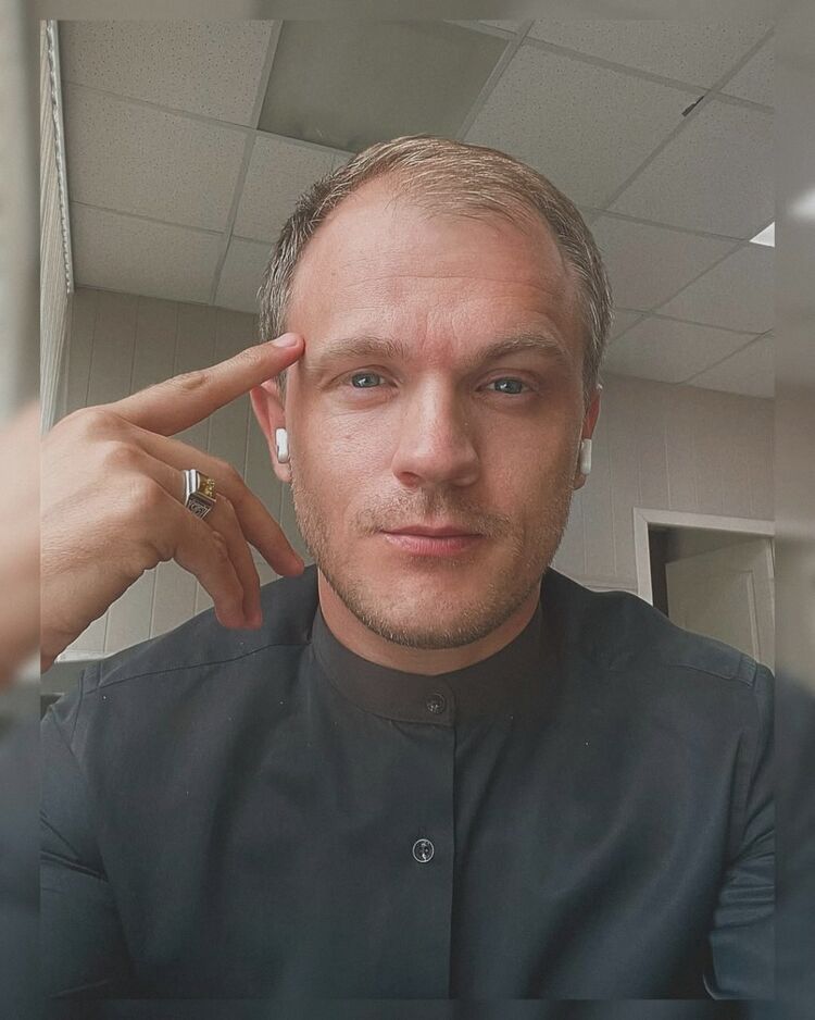  --,   , 39 ,     , c 