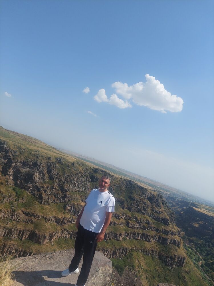  ,   Vardan, 44 ,   ,   