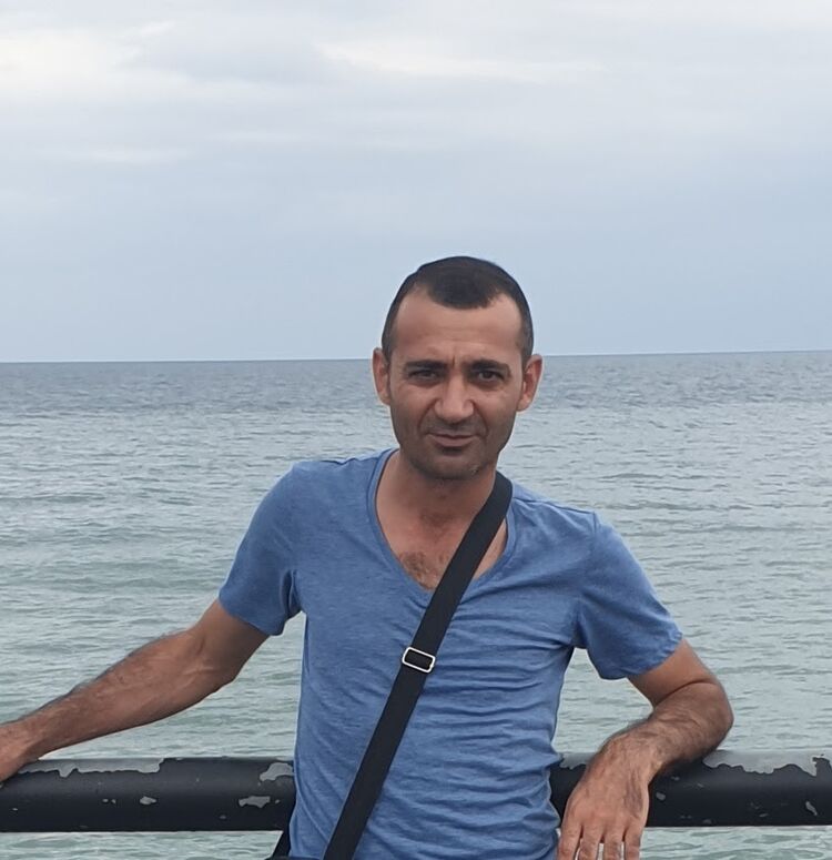  46684079  Aram, 33 ,    