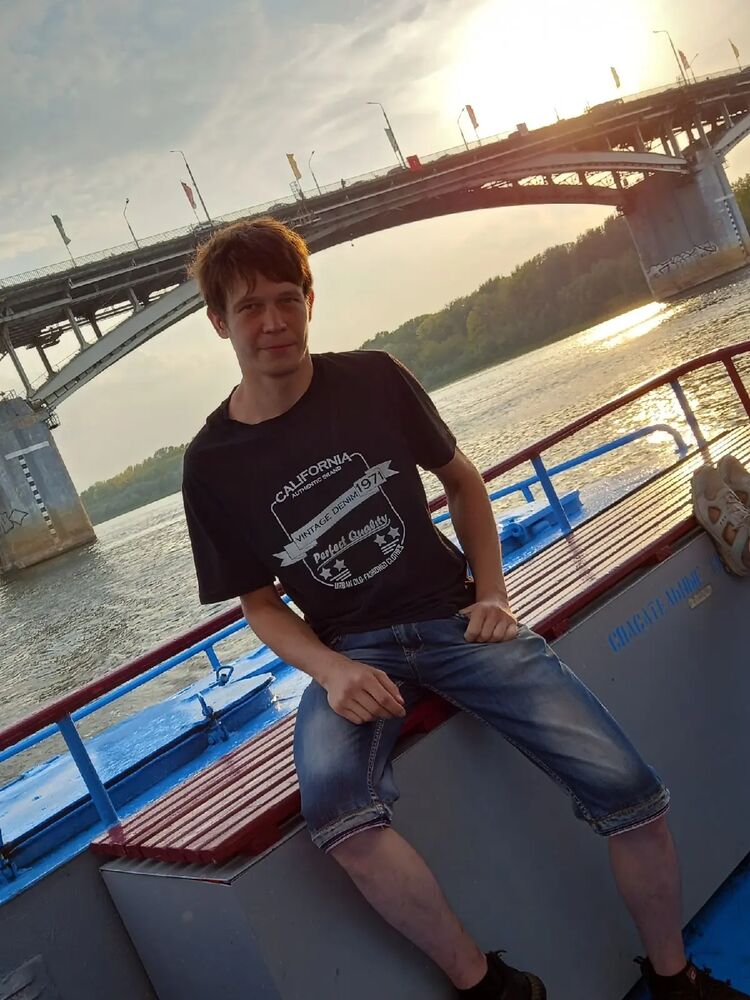  34574379  Artyom, 36 ,    