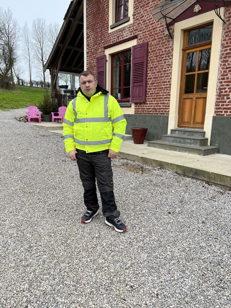  46430529  Petru, 25 ,    