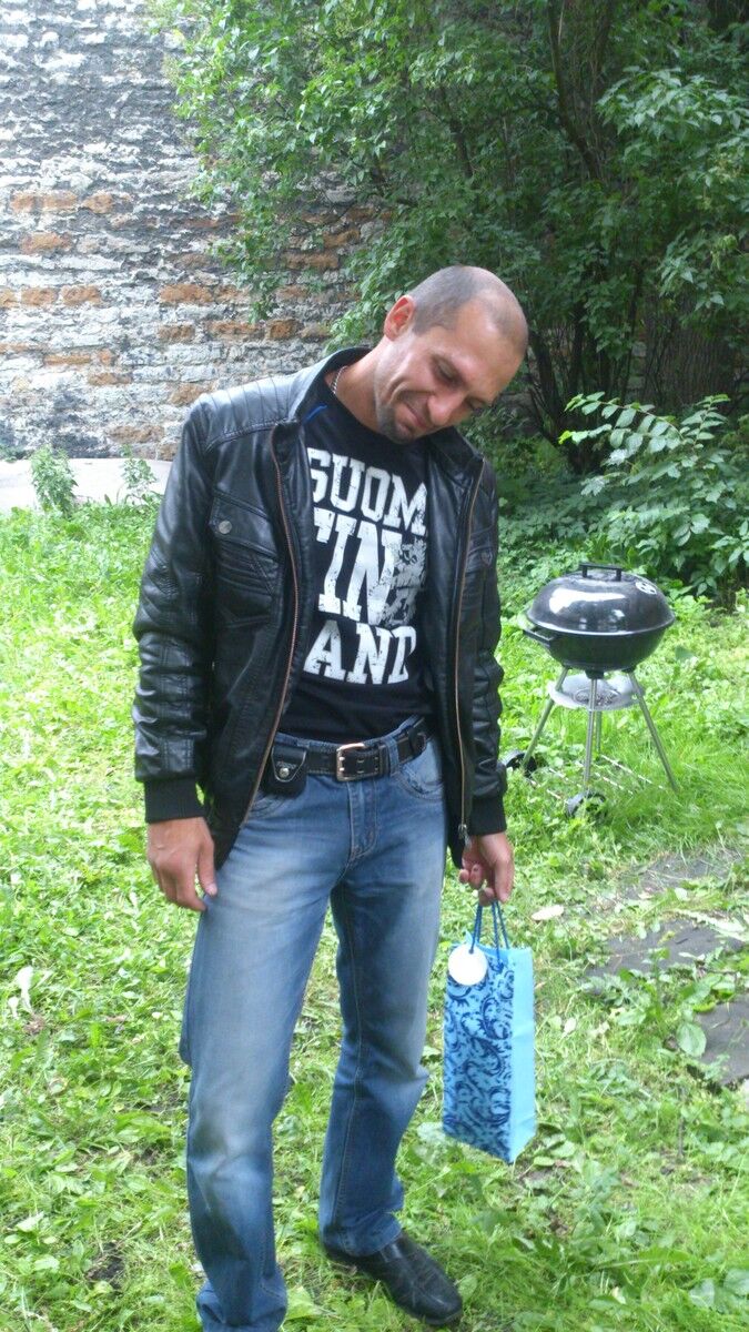  ,   Eduard, 43 ,  