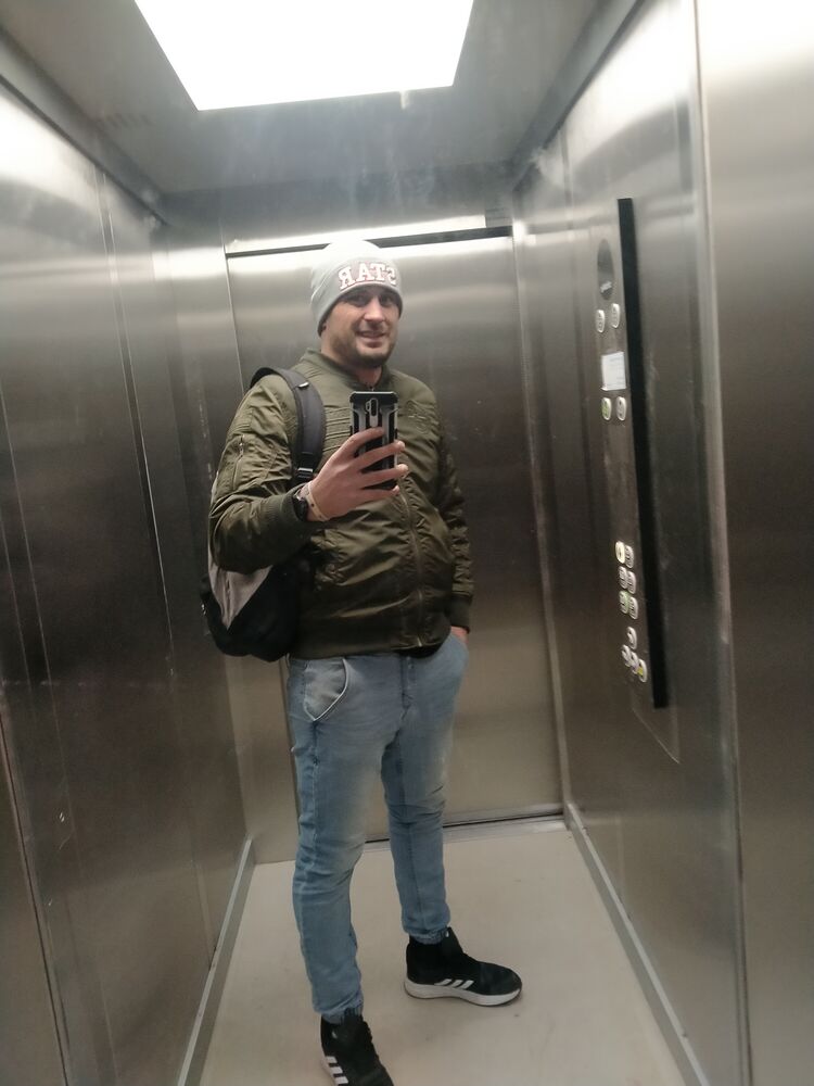  ,   Andrej, 31 ,   ,   