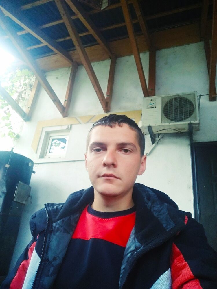  19558079  Igor, 28 ,    