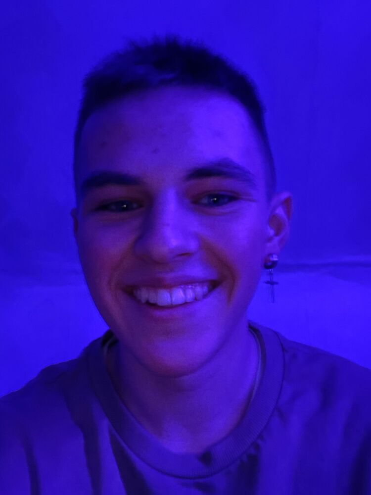  38033279  , 21 ,    -