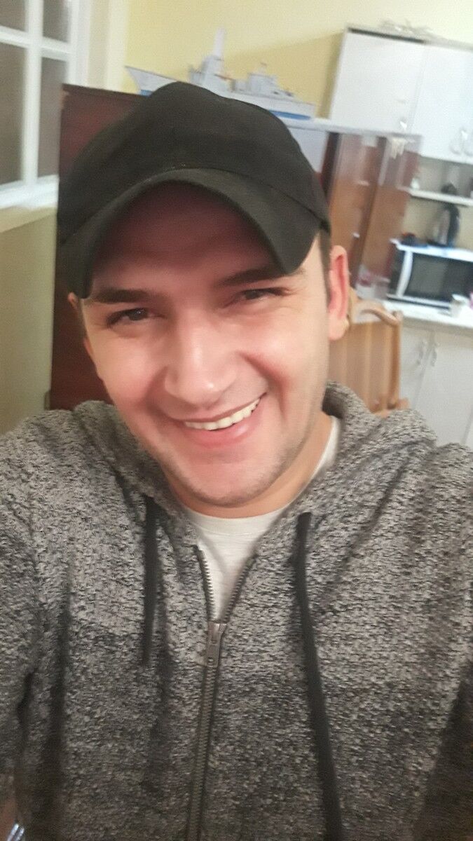  18730949  HAYK, 39 ,    