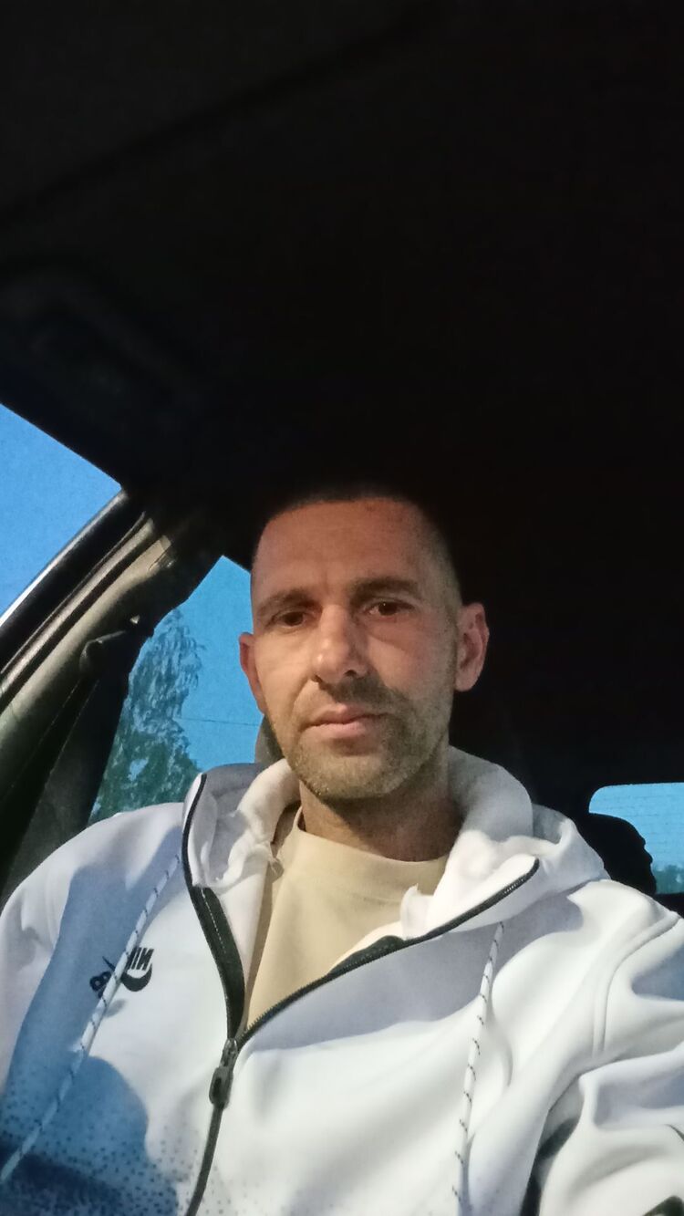  52380749  Roman, 34 ,    