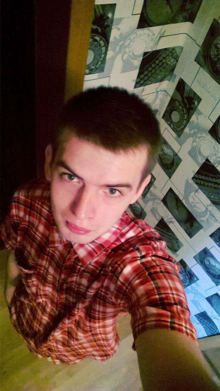  24629209  Denis, 30 ,    