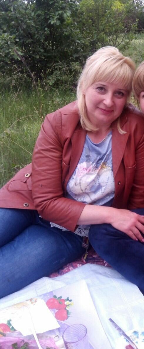  42025819  Elena, 43 ,    