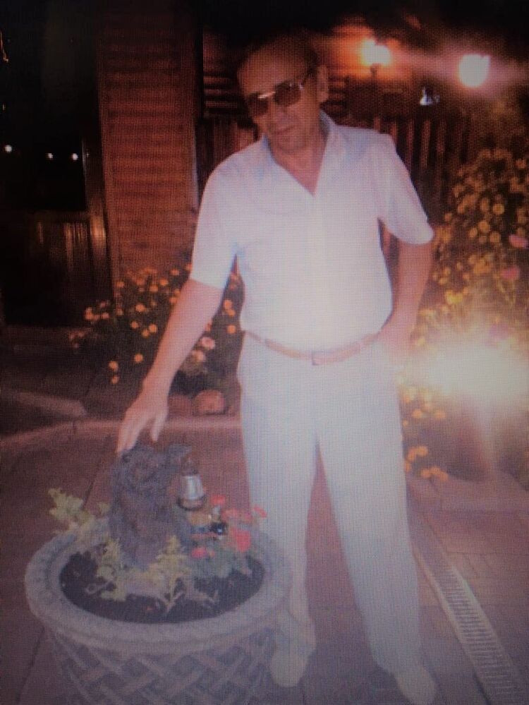  22160889  Vlad, 63 ,    
