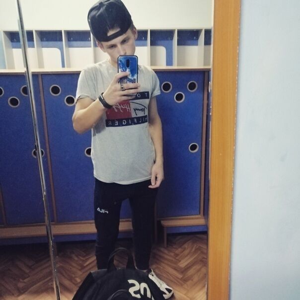  47779629  Denis, 26 ,    