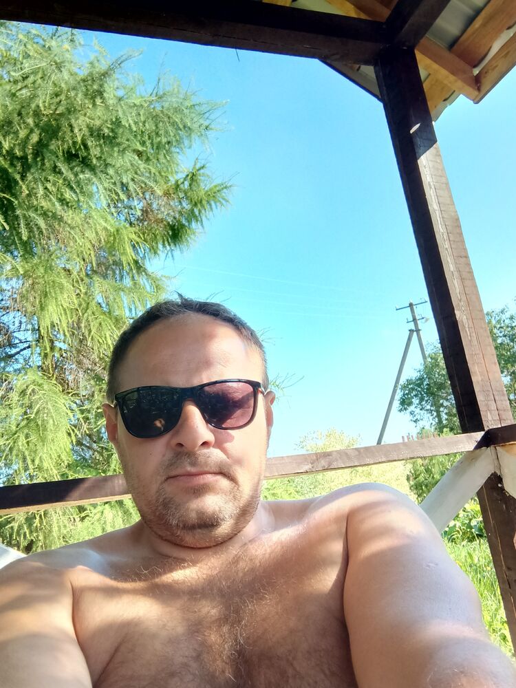  ,   Leon, 44 ,   