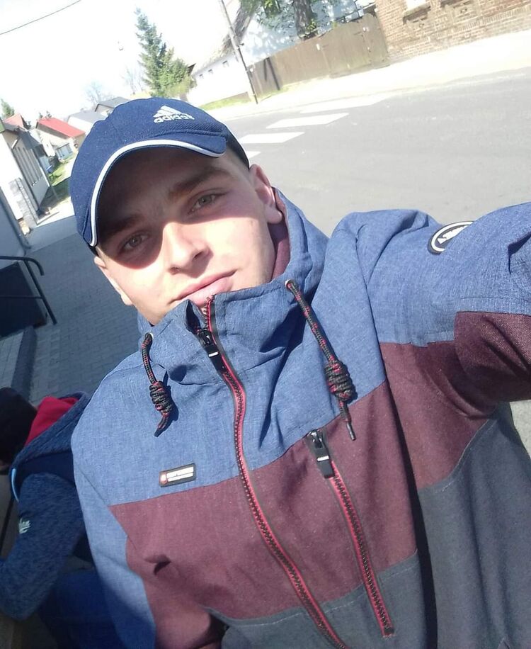  34681329  Vitalik, 25 ,    