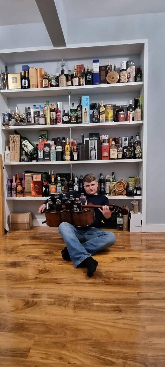  52693989  , 41 ,    Bradford