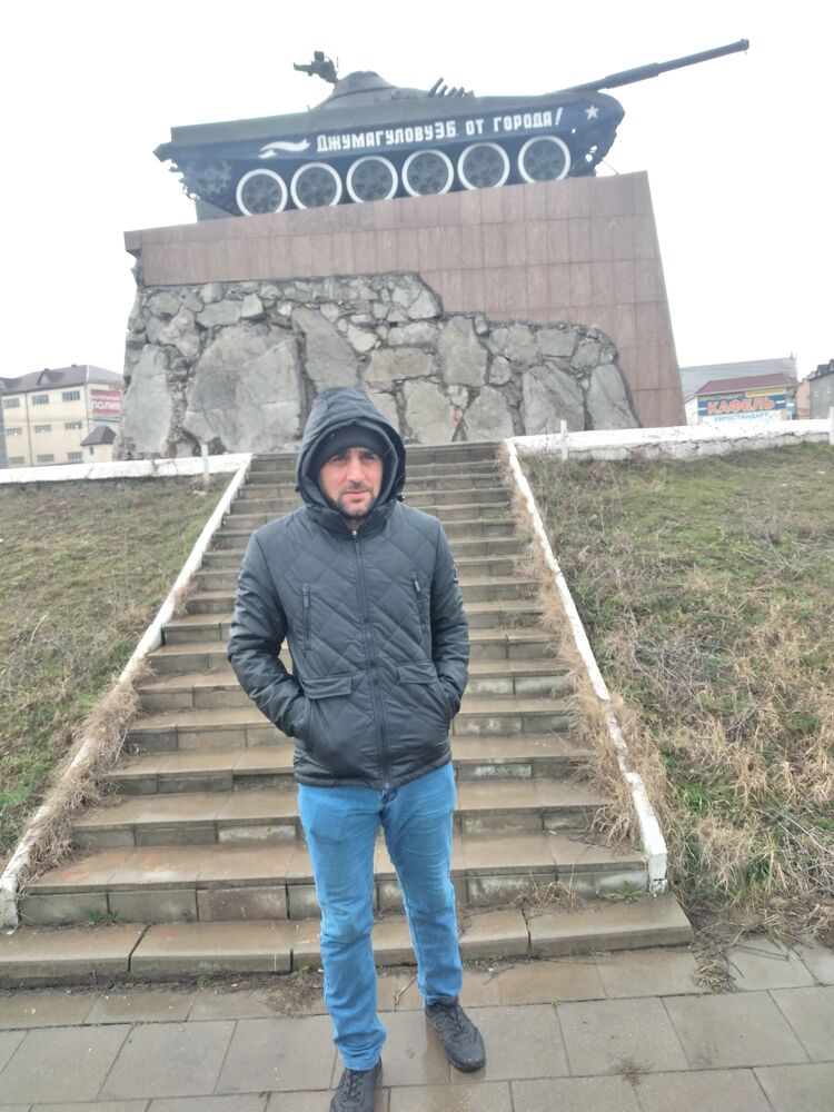  25943319  Azer, 38 ,    