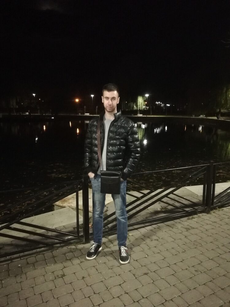  18603309  Viktor, 28 ,    