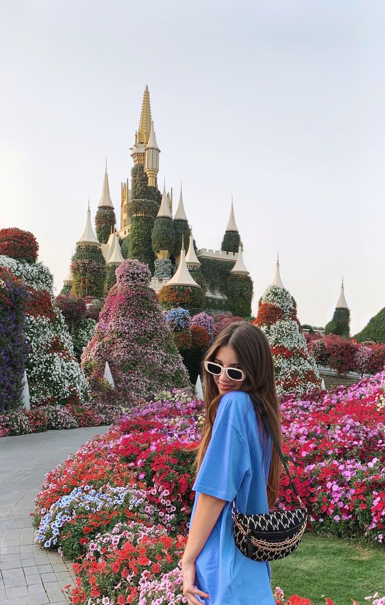  ,   Caroline, 22 ,   ,   