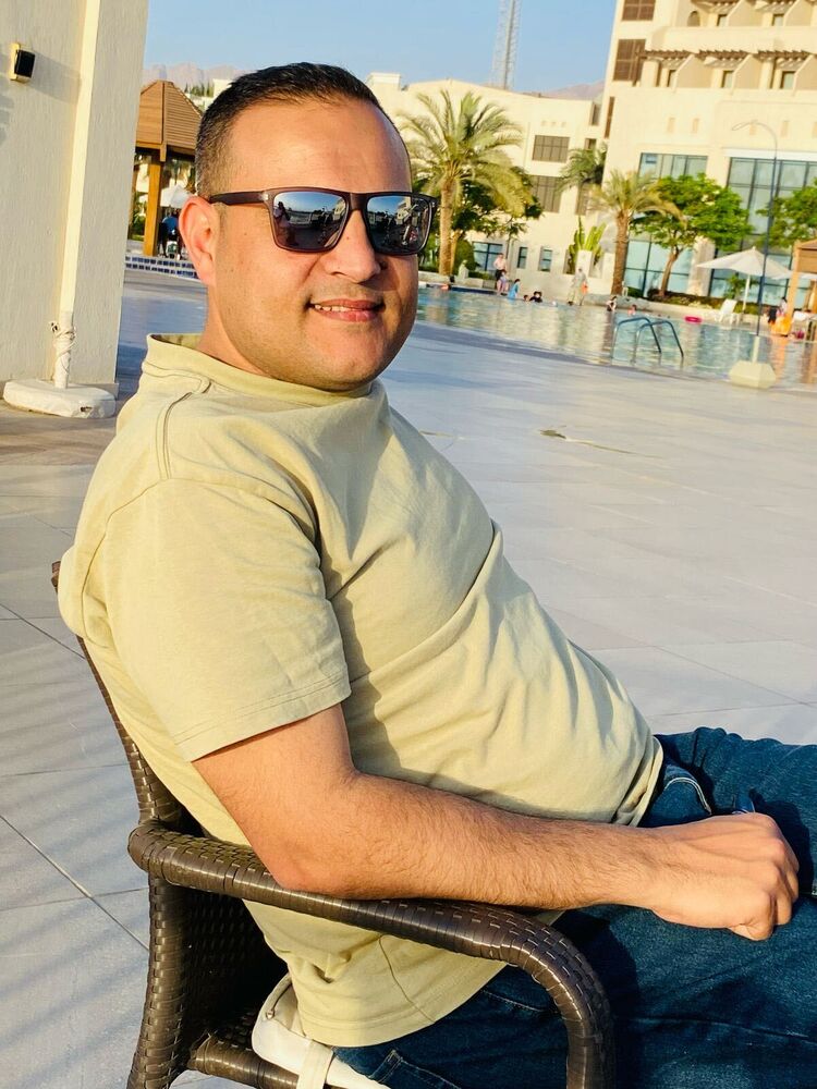  51370669  Namik, 40 ,    