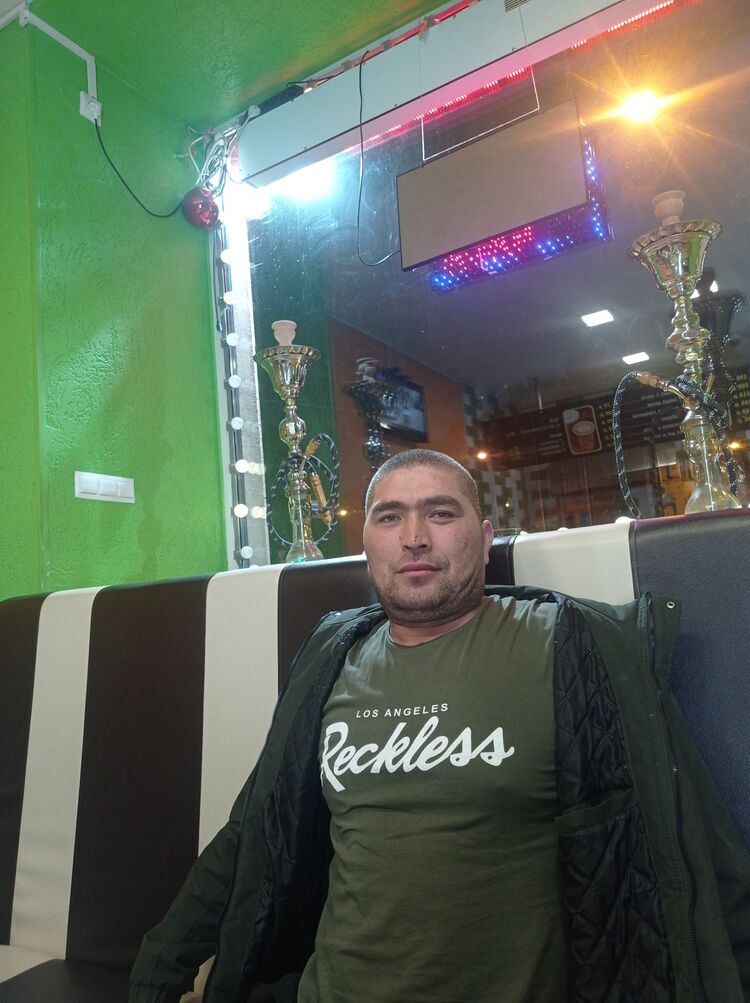  27918519  Alek, 31 ,    