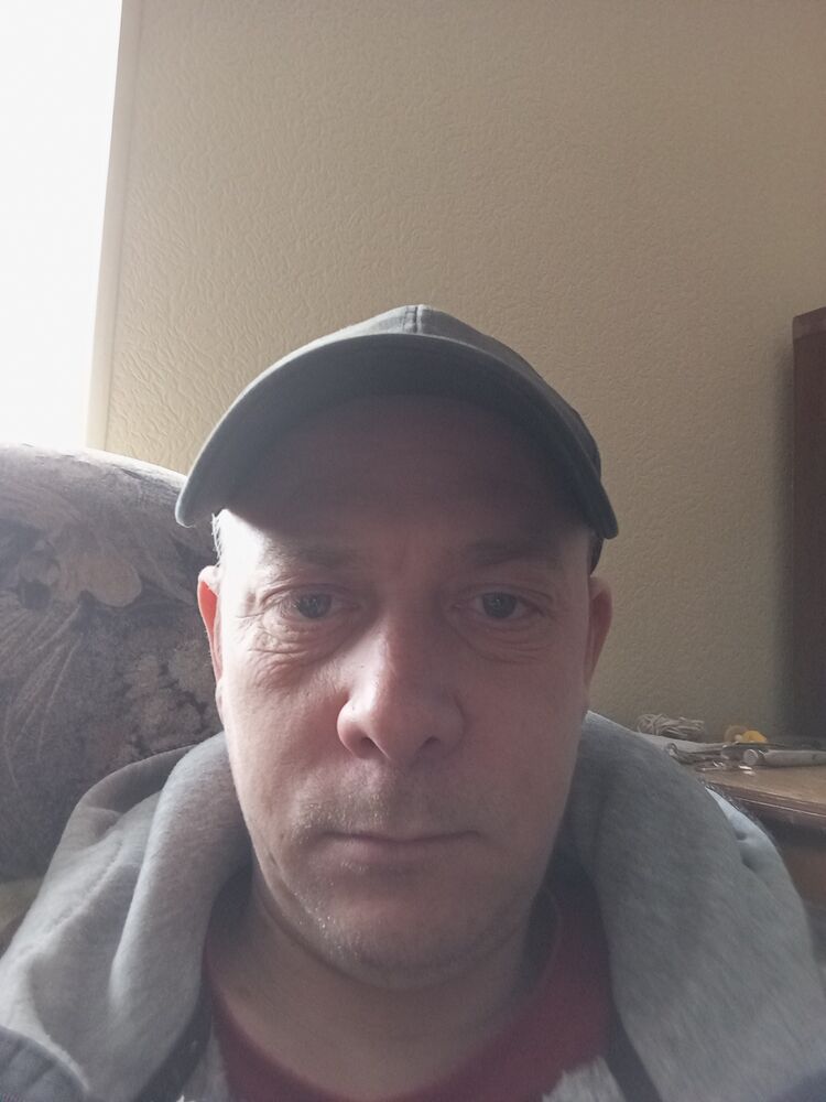  51223809  Ivan, 40 ,    