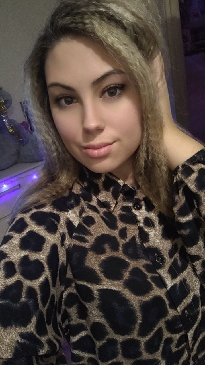  54755709  Katya Mukhle, 23 ,    