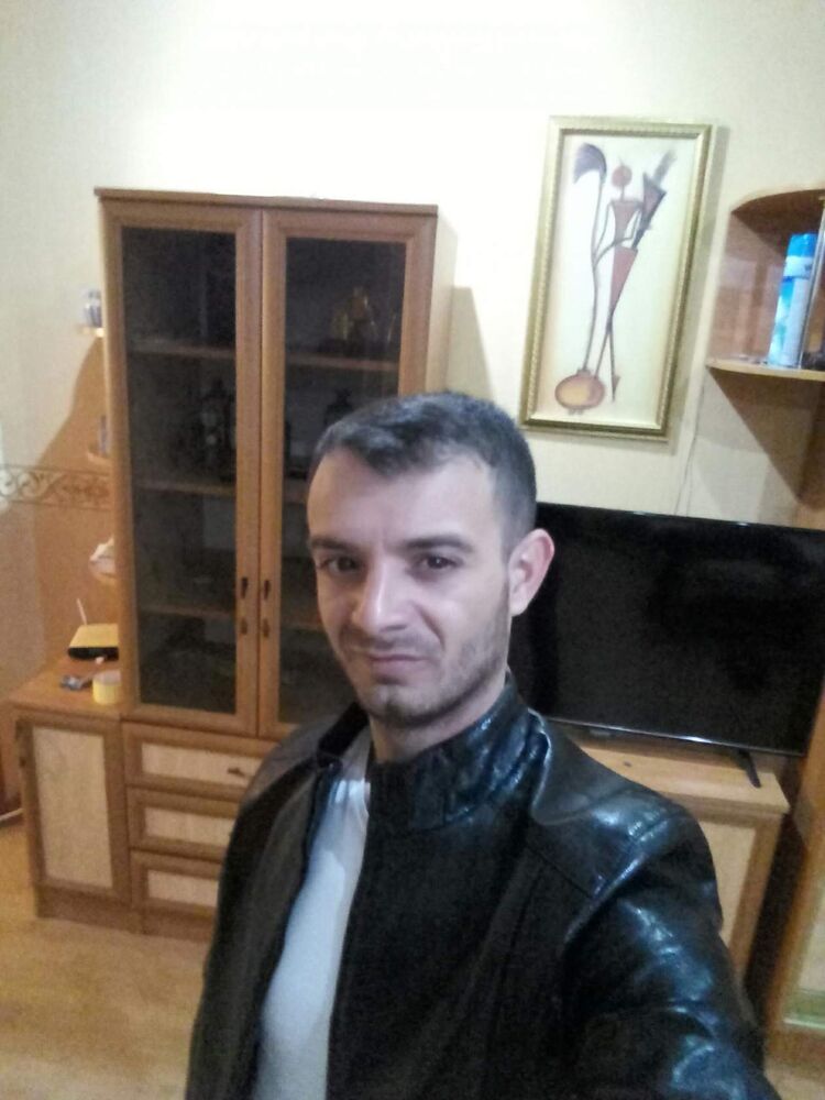  42724529  Sergiu, 43 ,    