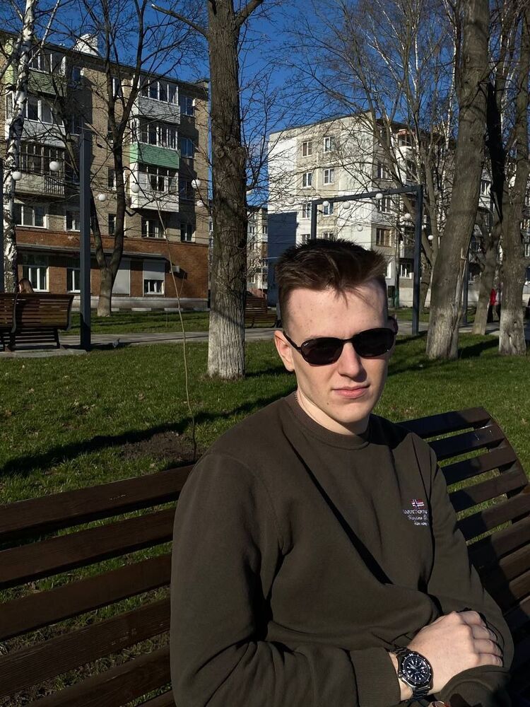  54390369  Pavel, 21 ,    