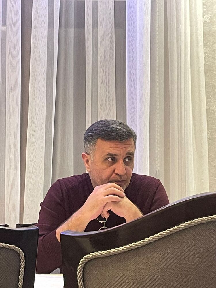  53796899  Kerim, 48 ,    