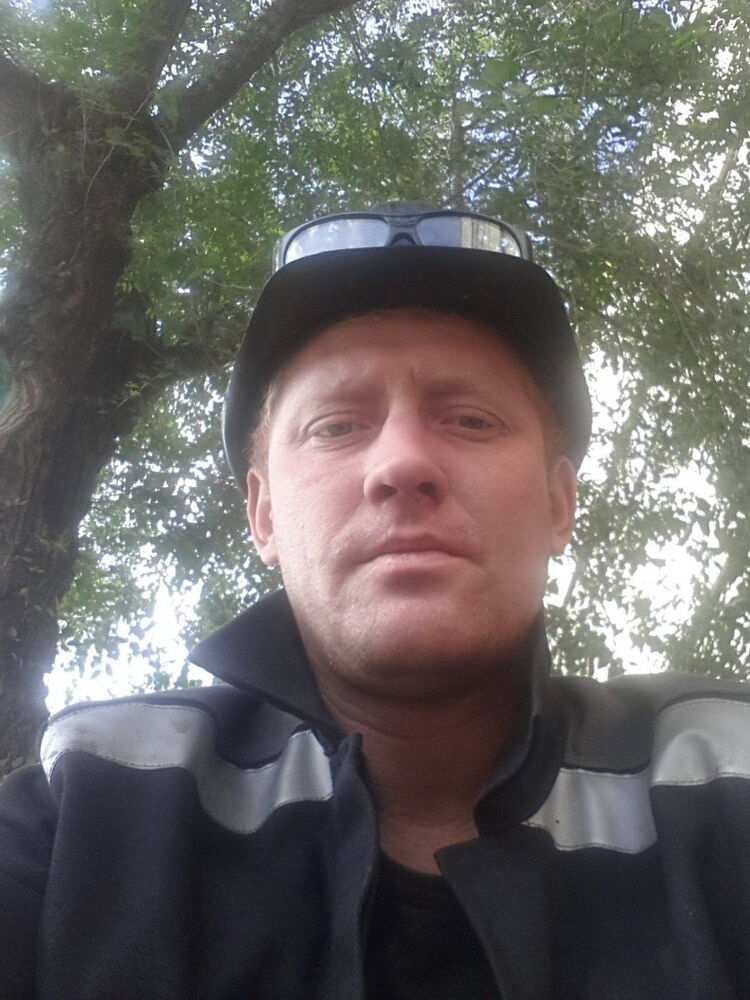  13795849  Oleg, 40 ,    