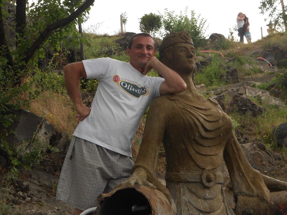  5336649  Manuk, 45 ,    