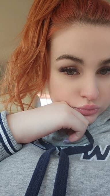  51955439  Laura, 25 ,    New York City