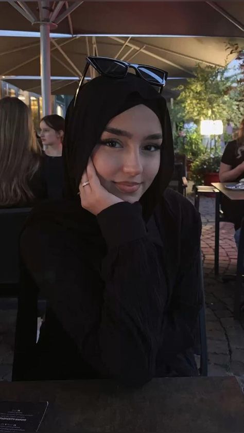  47180859  Zhansaya, 25 ,    