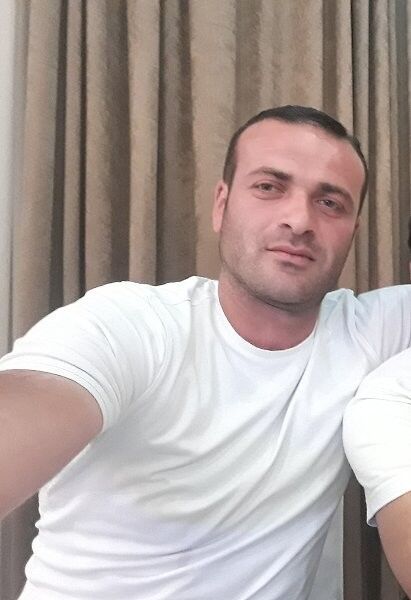  ,   Alex, 39 ,  