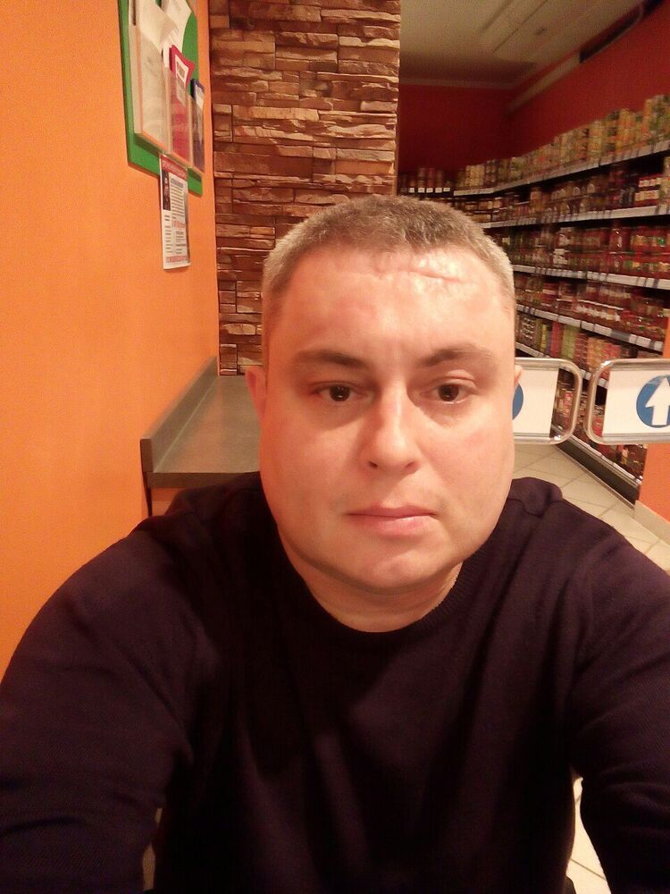  26373909  Vik, 49 ,    