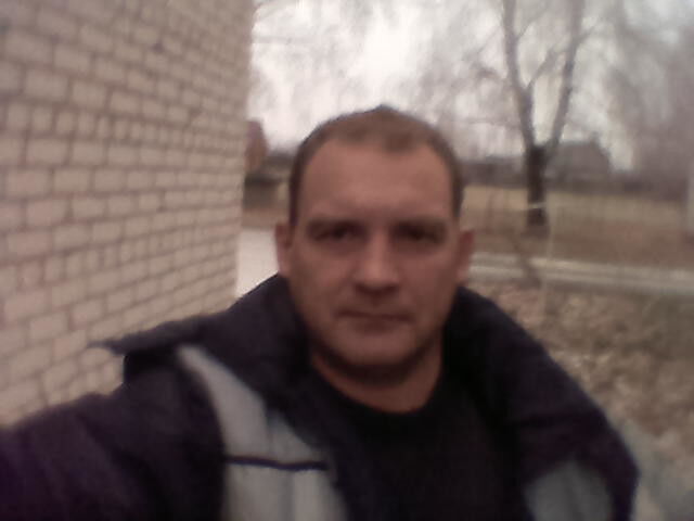  5230169  Oleg, 52 ,    