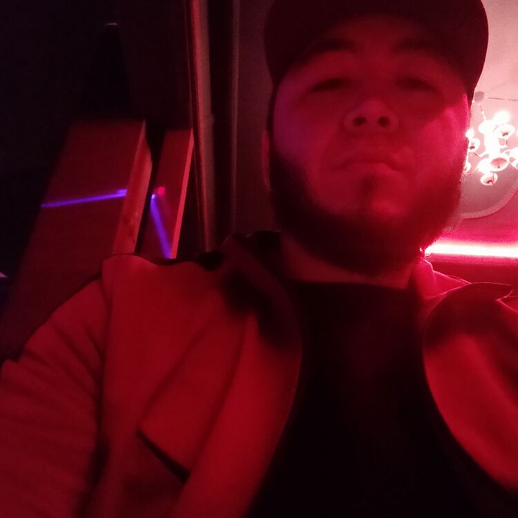  30868819  Komil, 31 ,    
