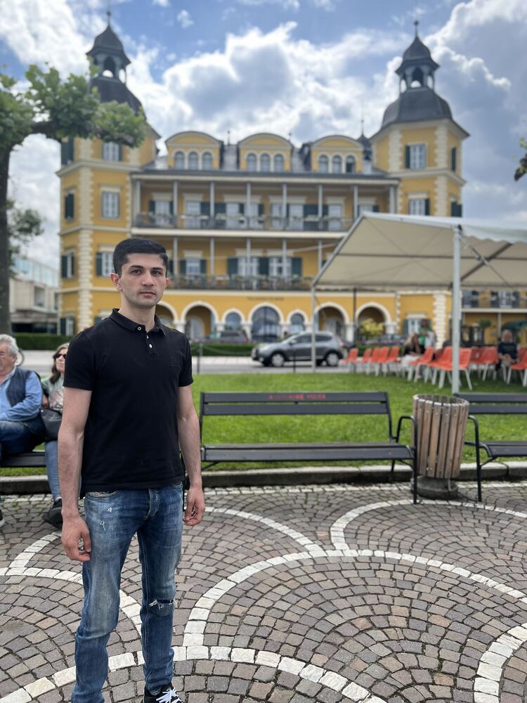  ,   Artur, 31 ,   ,   