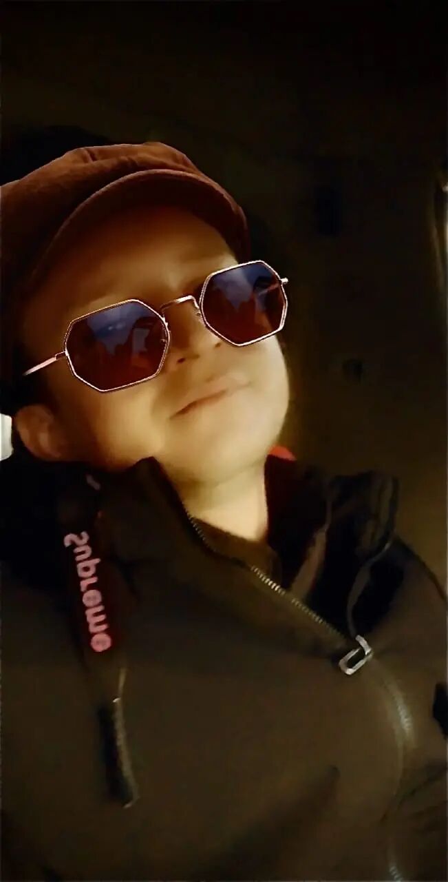  33215719  Viktor, 33 ,    --