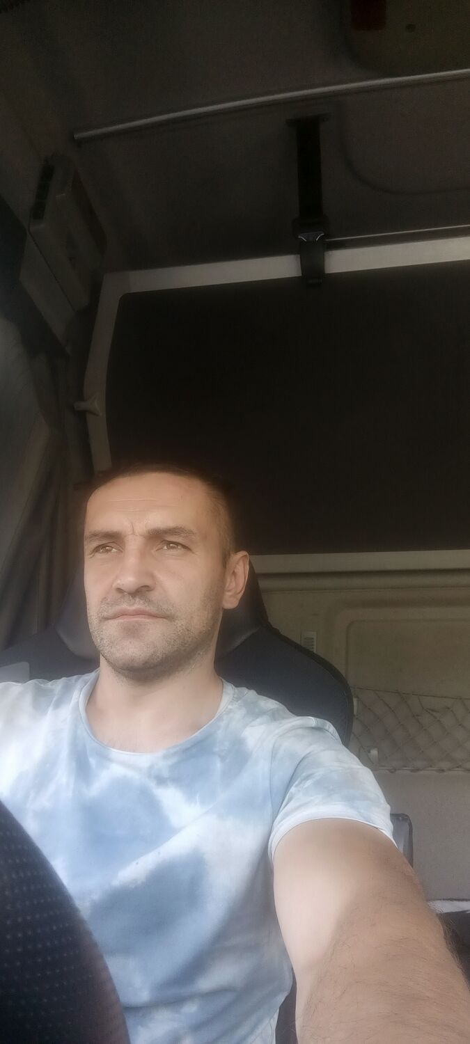  53496369  Vitali, 39 ,    