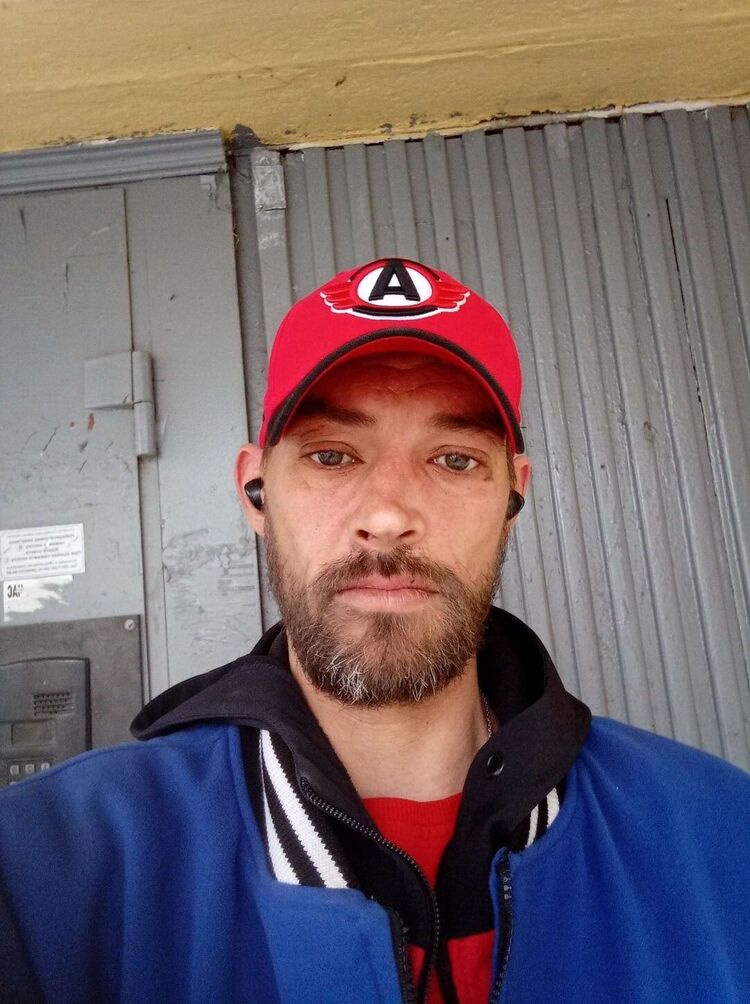  ,   Denis, 43 ,     , c 